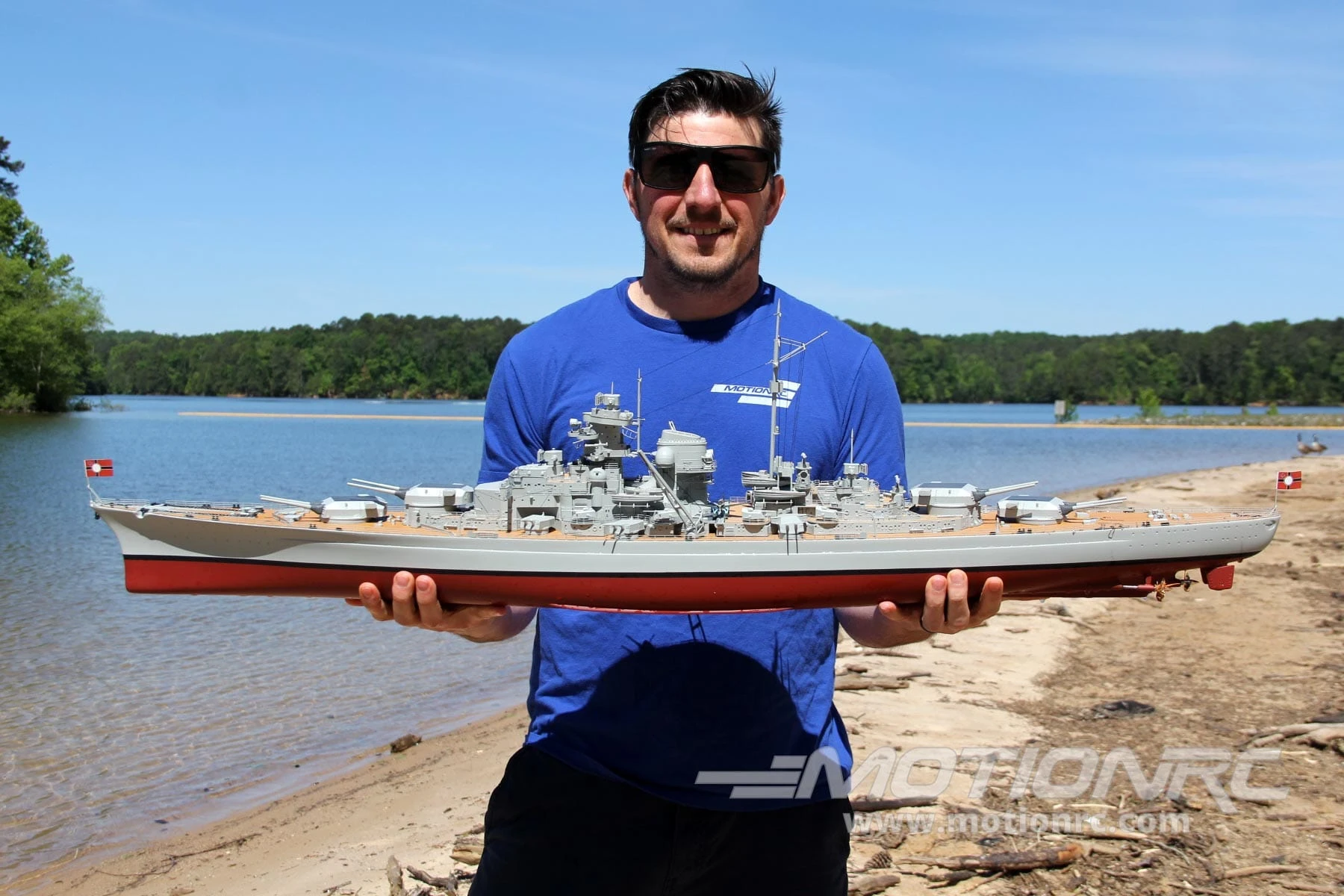 Bancroft Bismarck 1/200 Scale 1250mm (49") German Battleship - RTR 6 Bancroft Bismarck 1/200 Scale 1250mm (49") German Battleship - RTR - Image 4