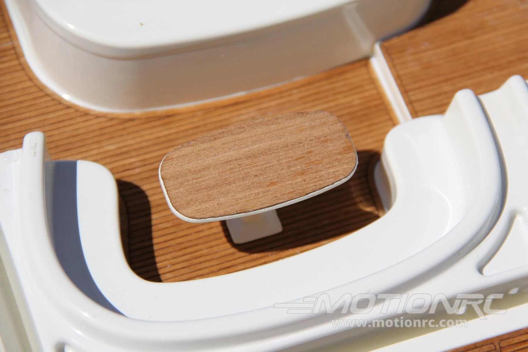 Bancroft D558 St. Tropez 1/20 Scale 840mm (33") Yacht - RTR 15 Bancroft D558 St. Tropez 1/20 Scale 840mm (33") Yacht - RTR - Image 13