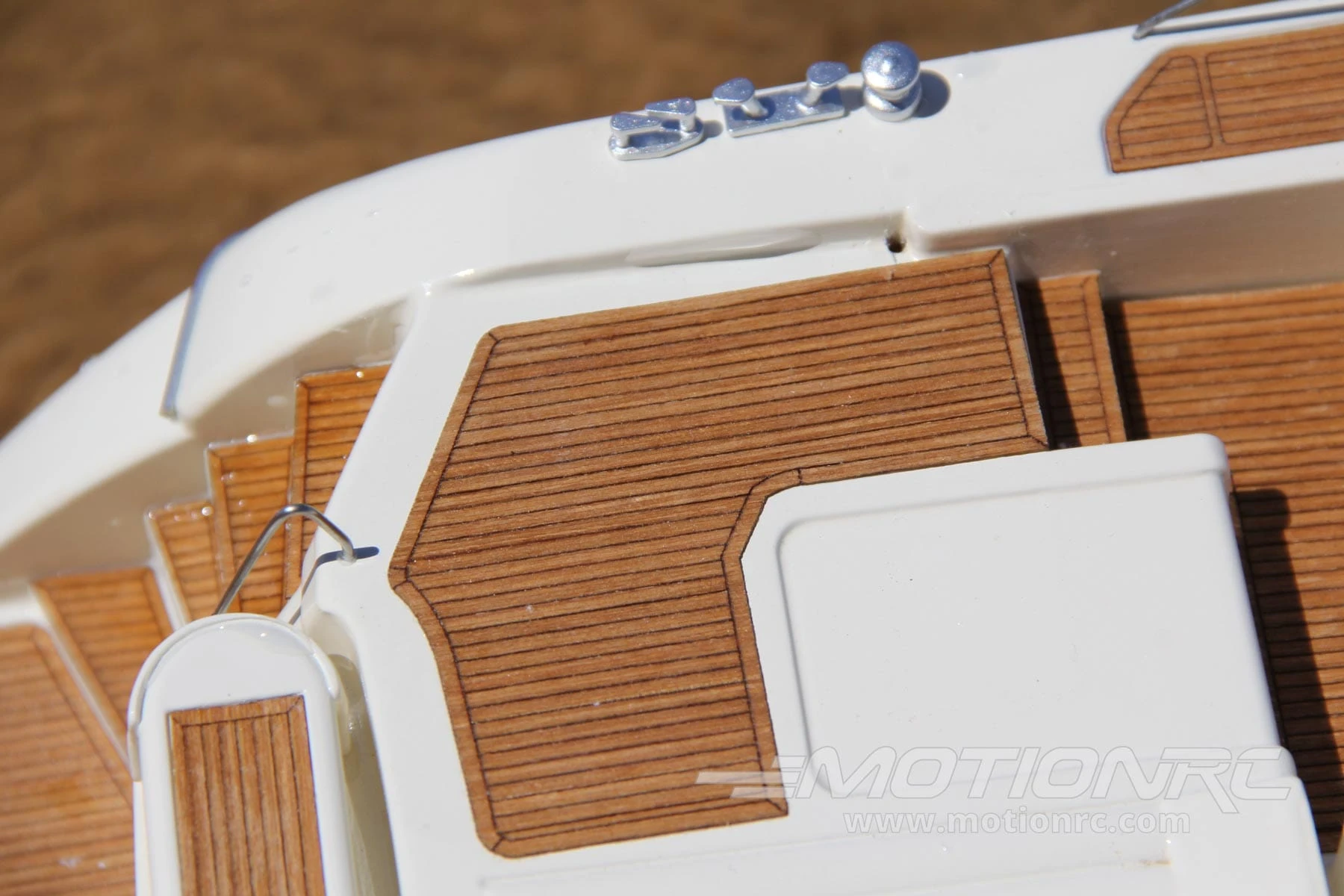 Bancroft D558 St. Tropez 1/20 Scale 840mm (33") Yacht - RTR 16 Bancroft D558 St. Tropez 1/20 Scale 840mm (33") Yacht - RTR - Image 14