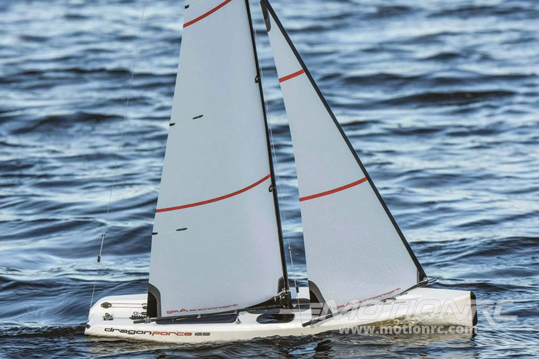 Bancroft Joysway DragonForce 65 V7 655mm (25.7") Racing Sailboat - PNP 6 Bancroft Joysway DragonForce 65 V7 655mm (25.7") Racing Sailboat - PNP - Image 4