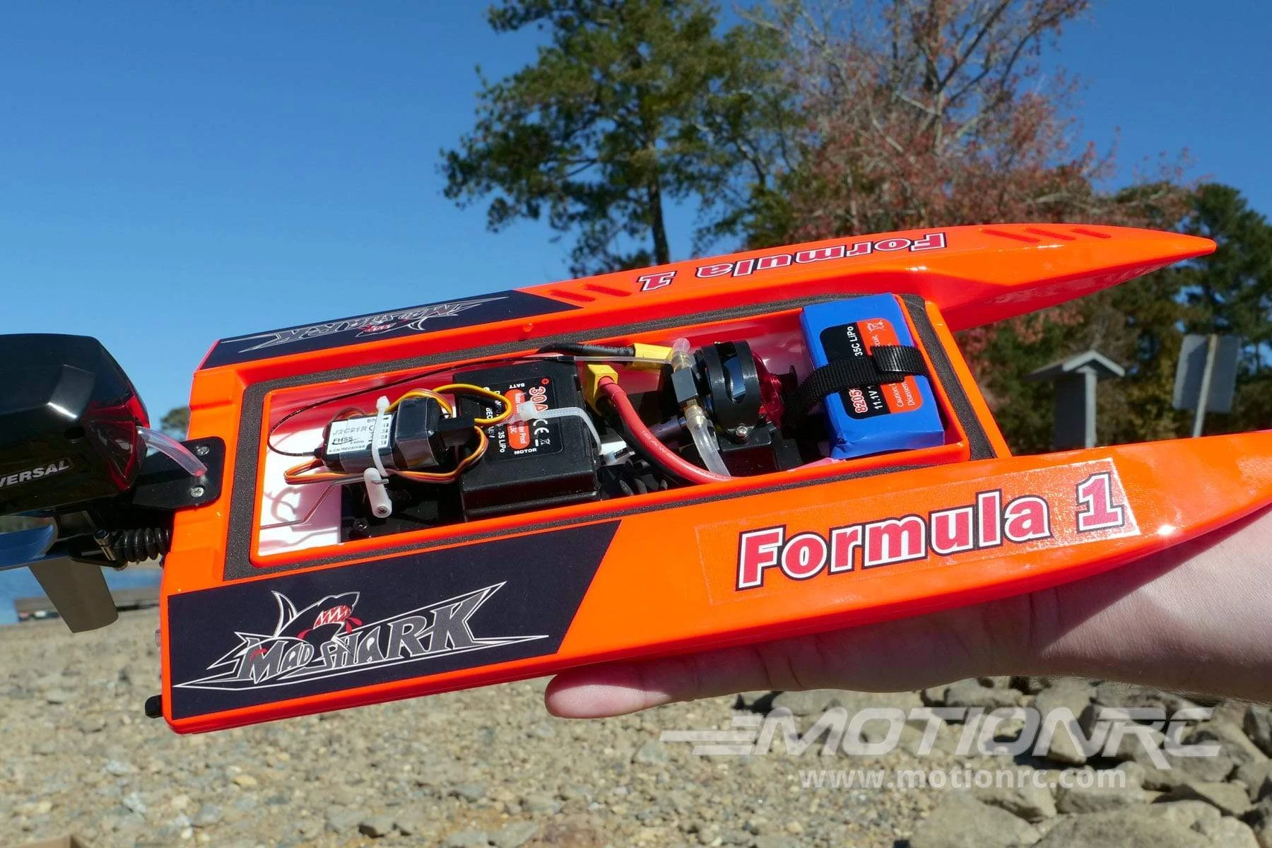 Bancroft Mad Shark V2 Brushless 368mm (14.5") F1 Tunnel Hull - RTR 10 Bancroft Mad Shark V2 Brushless 368mm (14.5") F1 Tunnel Hull - RTR - Image 8