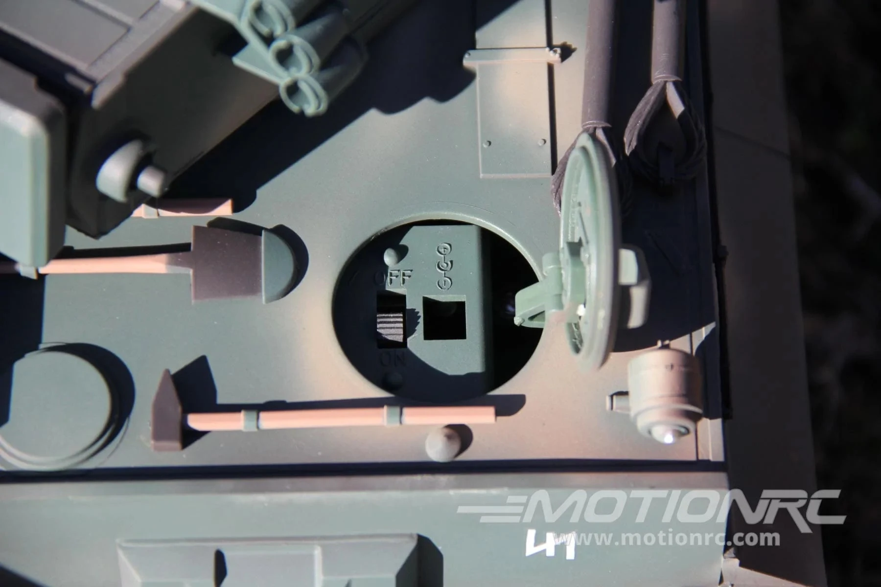 Heng Long German Tiger 1 S33 Upgrade Edition 1/16 Scale Heavy Tank - RTR 9 Heng Long German Tiger 1 S33 Upgrade Edition 1/16 Scale Heavy Tank - RTR - Image 7